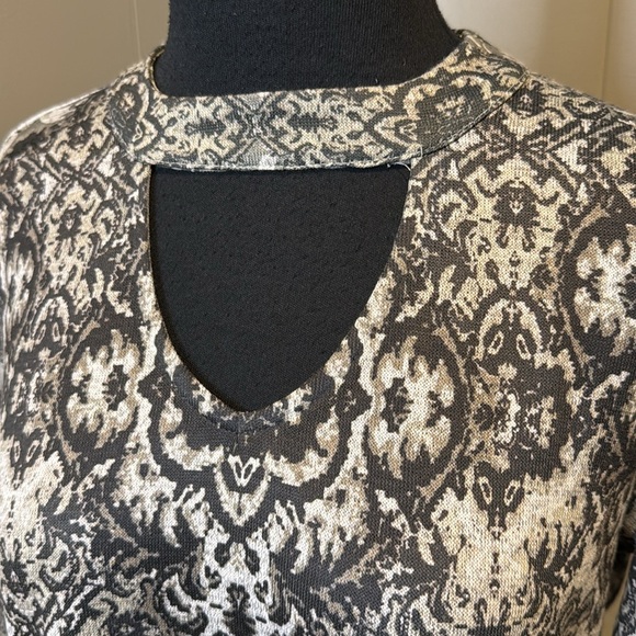 NWT Style & Co. Women’s Small Long Sleeve Chest Cutout Back Slit and Button - Picture 2 of 8